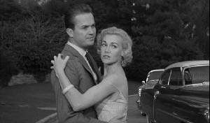 Cet homme est un aimant à femme... (Ralph Meeker et Marian Carr)